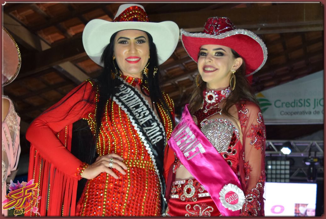 DESFILE DA RAINHA DA EXPOVALE 2019